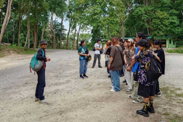 นิสิตชั้นปีที่ 1 สาขาวิชานิเทศศิลป์ ได้ฝึกปฏิบัติในรายวิชา การถ่ายภาพดิจิทัล (Digital Photography) ภายในน้ำตกชันตาเถร เขตรักษาพันธุ์สัตว์ป่าเขาเขียว-เขาชมภู่ ตำบลบางพระ อำเภอศรีราชา จังหวัดชลบุรี