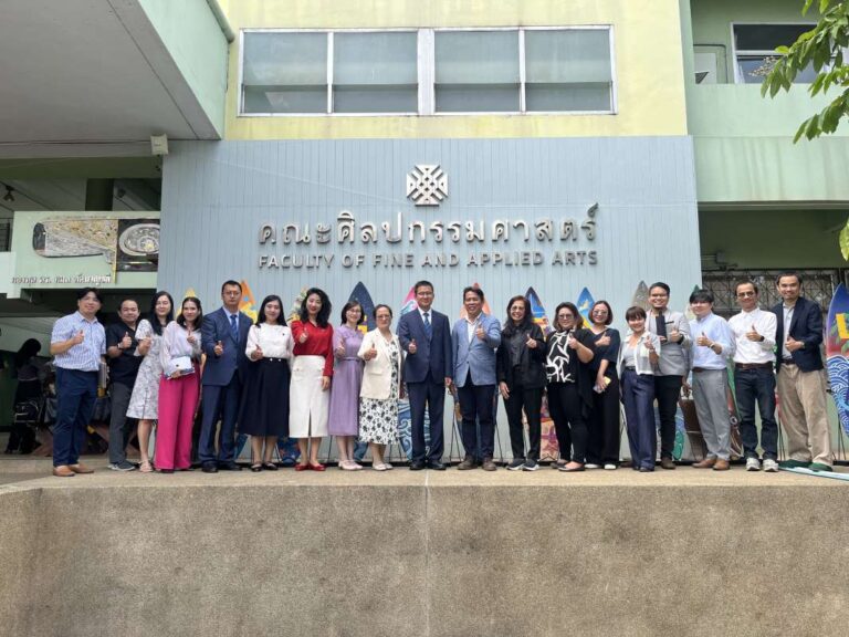 คณบดีบดีคณะศิลปกรรมศาสตร์ และคณะผู้บริหาร ให้การต้อนรับ Prof. Dr.Zhang Hailiang รองอธิการบดีจาก Dali University สาธารณรัฐประชาชนจีน