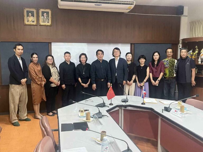 ผู้บริหารคณะศิลปกรรมศาสตร์ ได้ให้การต้อนรับคณะผู้บริหารจากสถาบันศิลปะชั้นนำของจีน