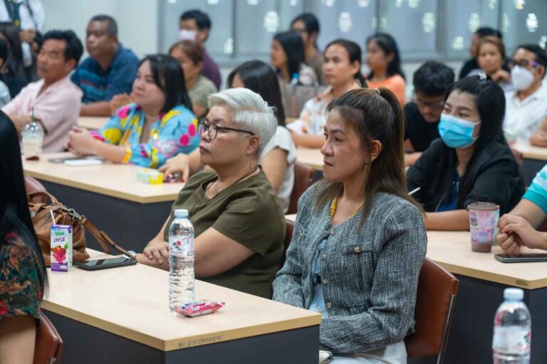 คณะศิลปกรรมศาสตร์ ม.บูรพา จัดประชุมผู้ปกครอง พร้อมเปิดนิทรรศการ “First Fresh” โชว์ผลงานนิสิตชั้นปีที่ 1