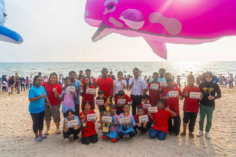 กิจกรรมการแสดงว่าวยักษ์นานาชาติ Kite Inflatable “ล่องลมชมเสน่ห์ วิถีว่าวไทย” ภายใต้โครงการ “บางแสนแกลเลอรี่: เสพศิลป์บางแสน” ครั้งที่ 4