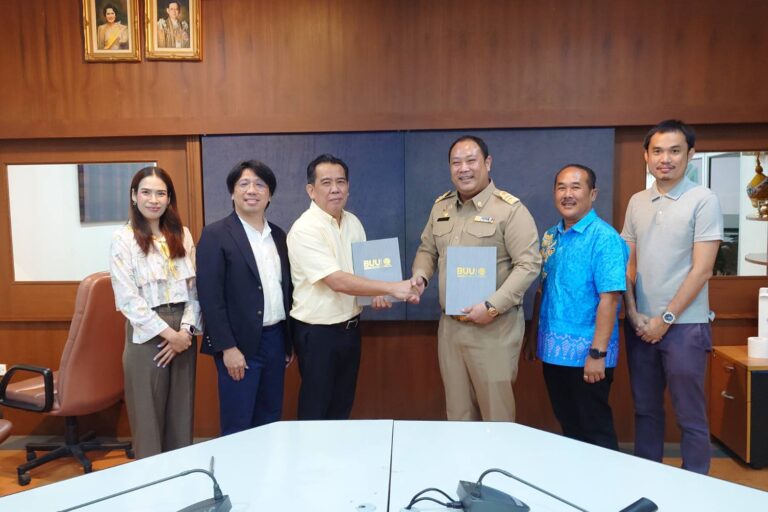 มหาวิทยาลัยบูรพา จับมือ เทศบาลตำบลเกาะสีชัง พัฒนาพื้นที่ด้วยศิลปะและการออกแบบ