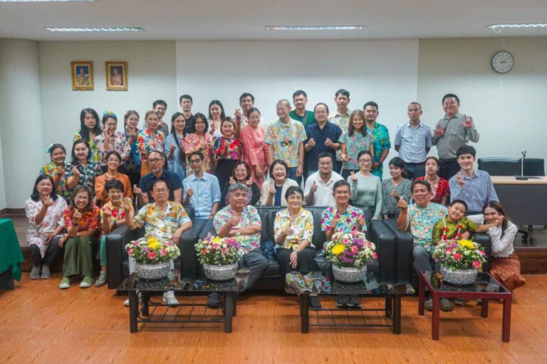 คณะศิลปกรรมศาสตร์ จัดพิธีรดน้ำดำหัว เนื่องในเทศกาลสงกรานต์ 2568