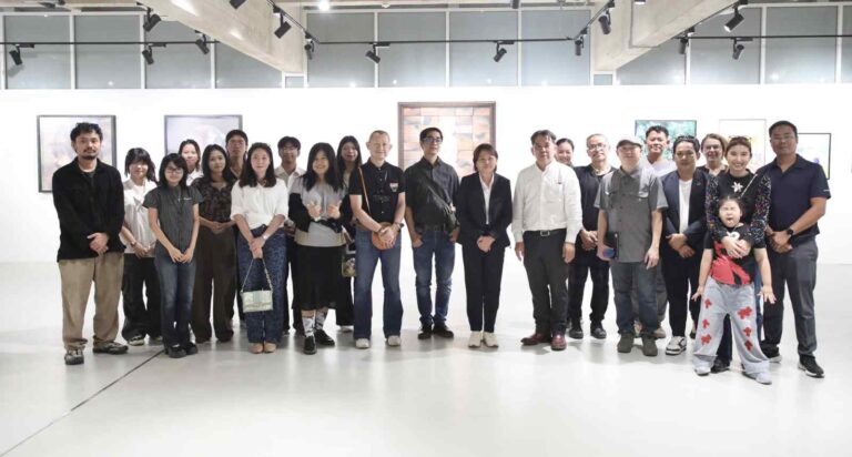 คณะศิลปกรรมศาสตร์ มหาวิทยาลัยบูรพา โชว์ศักยภาพคณาจารย์ระดับนานาชาติ ร่วมจัดนิทรรศการศิลปะร่วมสมัย ณ หอศิลป์ราชดำเนิน