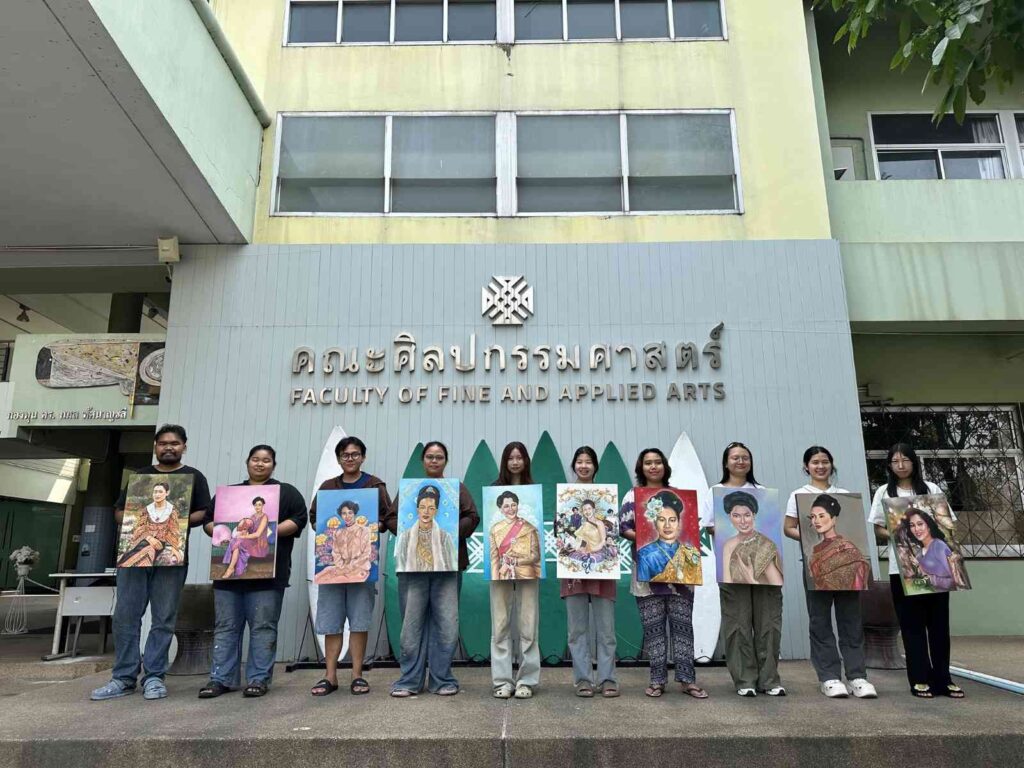 นิสิตสาขาวิชาจิตรกรรมสร้างสรรค์ สร้างสรรค์ผลงานจิตรกรรม ได้จัดแสดงในงาน Chonburi Lighting In The Park 2026 : The Radiant of Land and Sea