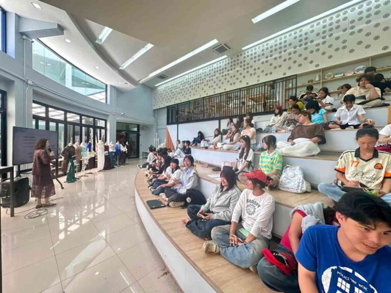 คณะศิลปกรรมศาสตร์ จัดอบรมสัมมนาพัฒนาทักษะเชิงสร้างสรรค์ และการตลาดสำหรับผู้ประกอบการ ด้านแฟชั่นและสไตล์ลิสต์ ในศตวรรษที่ 21