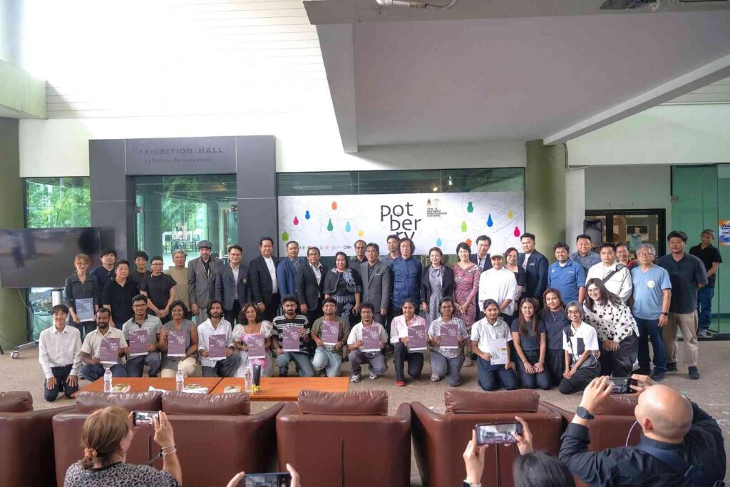 พิธีเปิดนิทรรศการ Burapha International Ceramics 2026 (BIC2026) เปิดพื้นที่ศิลปะภาคตะวันออกเชื่อม 4 สถาบัน สร้างเครือข่ายเซรามิกส์สู่แหล่งเรียนรู้และ Soft Power