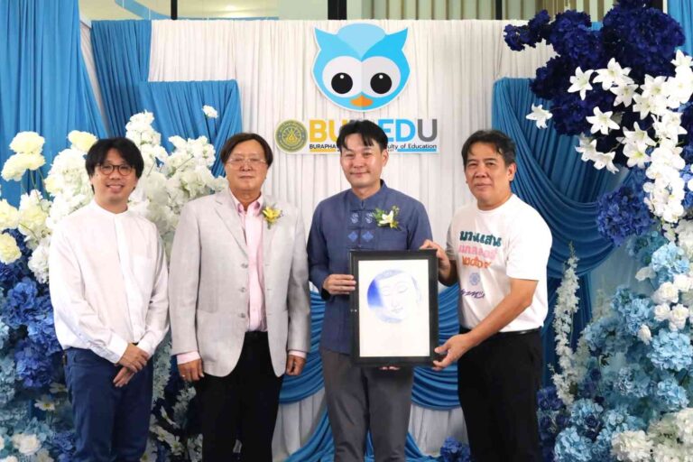 ผู้บริหารร่วมแสดงความยินดีกับ คณะศึกษาศาสตร์ มหาวิทยาลัยบูรพา เนื่องในโอกาสจัดงานขึ้นบ้านใหม่ “บ้านสีฟ้าในรั้วเทาทอง (Blue House : A New Home)”